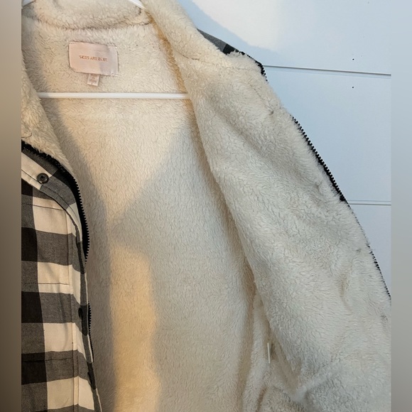 Skies Are Blue black check fuzzy vest - Picture 4 of 5